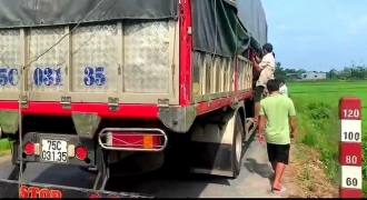 8 người “núp” trong thùng xe trốn kiểm soát y tế