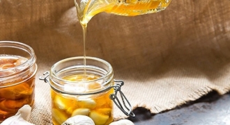 Tỏi ngâm mật ong - Bài thuốc quý giúp điều trị cảm cúm và vấn đề sức khỏe
