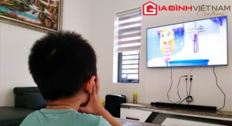 Giải trí mùa dịch bằng tivi, điện thoại: Làm gì để bảo vệ đôi mắt cho trẻ?