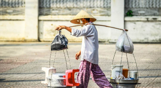 Thợ cắt tóc, nhặt rác tại Nghệ An được hỗ trợ 50.000 đồng/người/ngày