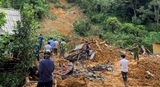 Sạt lở đất vùi lấp một ngôi nhà khiến 3 cháu nhỏ tử vong ở Tuyên Quang