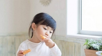 Con biếng ăn mấy cũng căng bụng nhờ 6 cách cha mẹ Nhật thường áp dụng