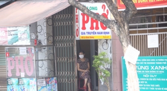 Hàng quán ở vùng xanh Đà Nẵng “cửa đóng then cài”