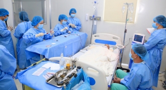 Hiến máu ghép tế bào gốc cứu sống bé trai bị Lymphoma Burkitt đầu tiên ở Việt Nam