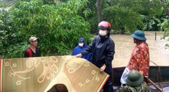 Mưa lớn gây ngập diện rộng, Nghệ An sơ tán hàng chục hộ dân