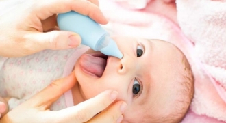 Trẻ bị ngạt mũi, khó thở khi ngủ báo hiệu bệnh gì?