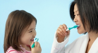 10 cách chăm sóc răng miệng không cần gặp nha sĩ