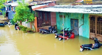 Mưa lớn làm sập 5.400 ngôi nhà, hơn 2.500 người dân Quảng Nam phải sơ tán