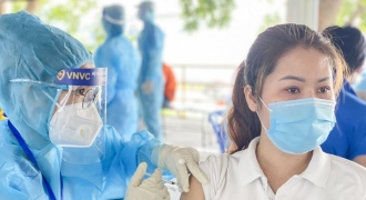 Vì sao 27 người về Hà Nội đã tiêm đủ 2 mũi vaccine vẫn mắc COVID-19?