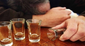 Dấu hiệu ngộ độc rượu và cách xử lý cứu mạng kịp thời