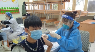 Học sinh THPT ở Hà Nội được tiêm vắc xin Covid - 19