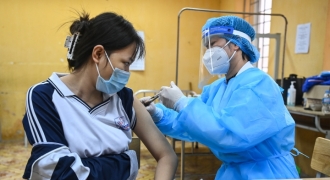 Bộ trưởng Bộ Y tế: Việt Nam không tự động gia hạn vaccine Pfizer