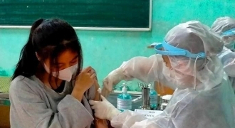 Hơn 31.000 học sinh Quảng Trị không đồng ý tiêm vắc xin gia hạn sử dụng