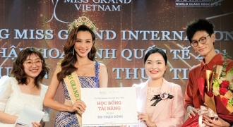 Hoa hậu Thùy Tiên nhận học bổng Tài năng của Đại học Hoa Sen