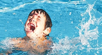 Báo động tình trạng đuối nước đầu hè: 6 bước cứu trẻ thoát chết người lớn nào cũng cần biết