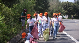 Hơn 600 bạn trẻ nhặt rác làm sạch bán đảo Sơn Trà – Đà Nẵng