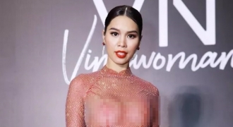 Siêu mẫu Hà Anh mặc áo dài xuyên thấu, lộ miếng dán ngực có bị phạt?
