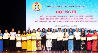 Khen thưởng 60 gia đình tiêu biểu tại TP. Hà Nội