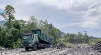 Quảng Ninh: Công ty than Mạo Khê đổ đất đá thải mỏ vào đất nhà dân