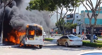 Nhiều xe ô tô bốc cháy dữ dội trước nhà hàng tiệc cưới ở Đà Nẵng