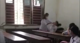 Nữ sinh bị đánh trong lớp, bạn bè đứng nhìn không ai can ngăn