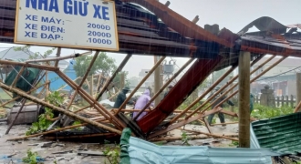 Khu chợ và gần 300 nhà dân ở Quảng Trị bị lốc xoáy đánh tan hoang
