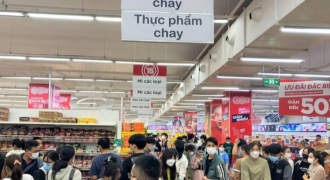Người dân Đà Nẵng đổ xô mua thực phẩm dự trữ chống bão Noru
