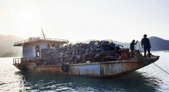 Xử lý phao xốp, trả lại môi trường biển Vân Đồn - Quảng Ninh