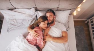 Vì sao phụ nữ cần ngủ nhiều hơn nam giới?