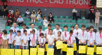 BTC Press Cup 2023 trao tặng 30 xe đạp cho học sinh nghèo vượt khó huyện Thạch Thất