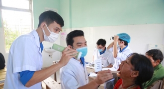 Hơn 400 người nghèo miền núi Thừa Thiên Huế được khám và cấp thuốc miễn phí
