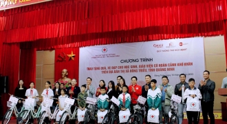 Quảng Ninh tặng quà, xe đạp cho học sinh, giáo viên khó khăn