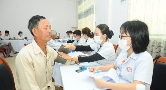 Hơn 600 người dân Thừa Thiên Huế được tầm soát ung thư phổi miễn phí