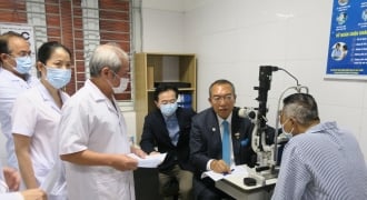 Bác sĩ Nhật khám và phẫu thuật miễn phí cho bệnh nhân mắc bệnh võng mạc tại Hải Phòng