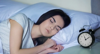 8 mẹo hay giúp bạn đi vào giấc ngủ dễ dàng hơn