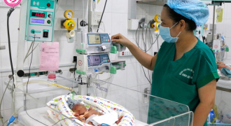 Bệnh viện Phụ sản Cần Thơ cứu sống bé gái sinh non, bệnh màng trong