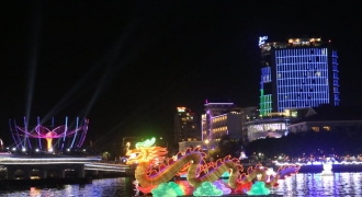 Đêm hoa đăng Ninh Kiều thu hút hàng ngàn người dân ĐBSCL đến thưởng thức