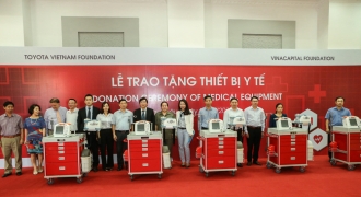 Quỹ TVF phối hợp Tổ chức VinaCapital Foundation trao tặng 9 bộ xe đẩy cấp cứu cho 8 bệnh viện tại tỉnh Lai Châu