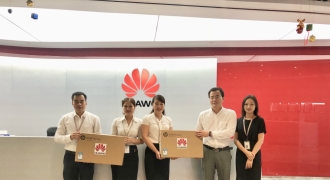 Công ty Huawei VN trao tặng máy tính cho 2 trường học ở tỉnh Hà Tĩnh và Sơn La