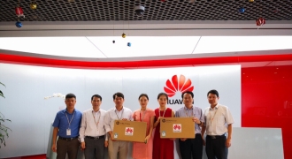 Huawei VN trao tặng máy tính cho 2 trường học ở tỉnh Lạng Sơn và Hòa Bình