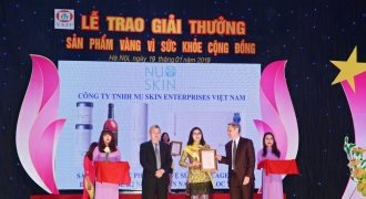 Nu Skin VN vinh dự nhận 3 cúp vàng cho các sản phẩm vì sức khoẻ cộng đồng