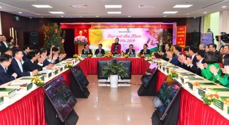 Chủ tịch Quốc hội Nguyễn Thị Kim Ngân chúc tết CBCNV Ngân hàng Vietcombank