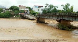 Yên Bái: Lũ quét làm sập cầu Thia, thị xã Nghĩa Lộ bị chia cắt