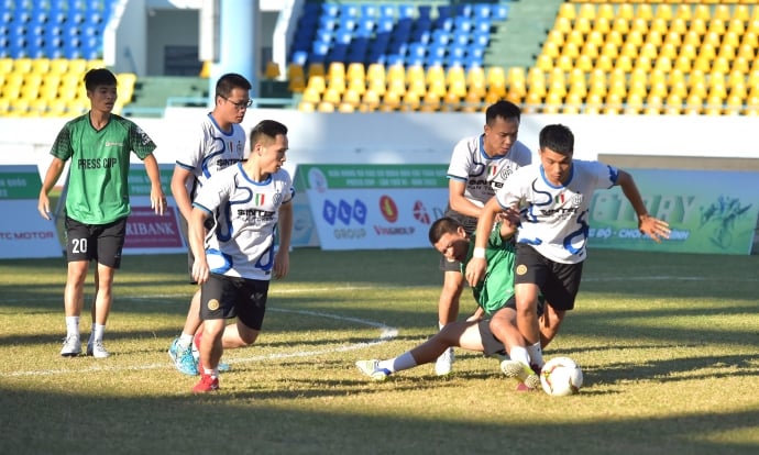 Chung kết Press Cup 2022: Đánh bại VTV, FC Nông thôn Ngày nay giành chức vô địch