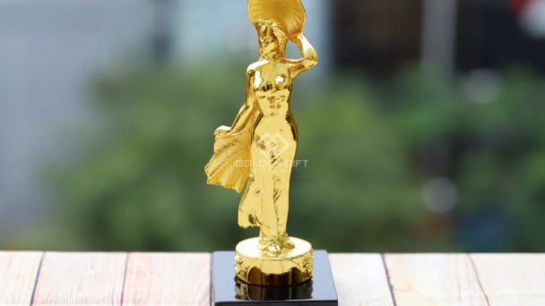 Top 10+ Quà tặng ngày 20/10 mạ vàng sang trọng và ý nghĩa