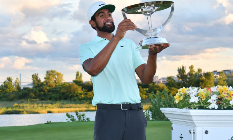 Tony Finau thắng Northern Trust sau cuộc đấu play-off