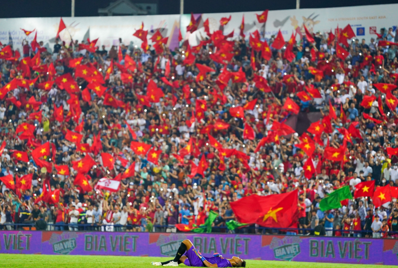 Sân Việt Trì cấm kèn vuvuzela
