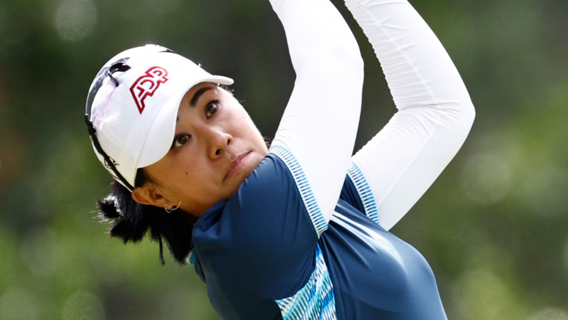 Danielle Kang tiết lộ tin về khối u ở cột sống
