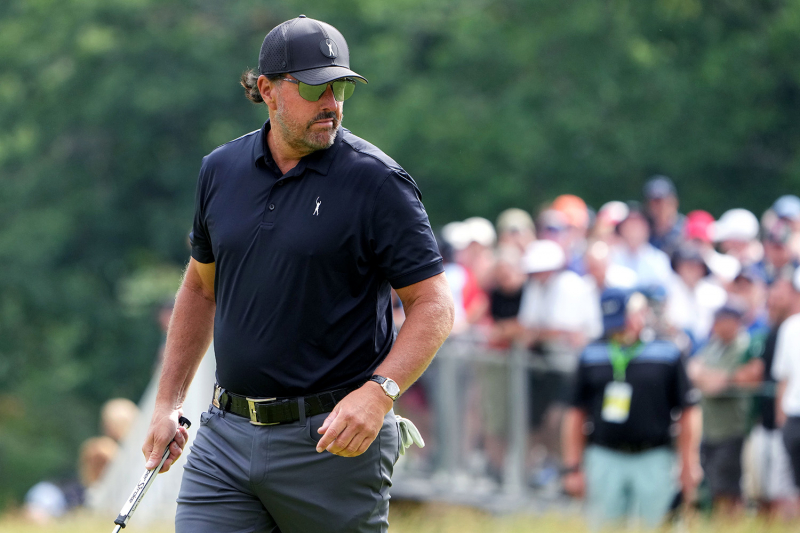 Phil Mickelson chính thức thôi kiện PGA Tour