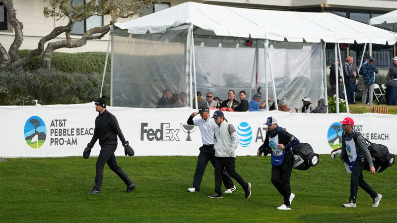 Caddie bất tỉnh tại Pebble Beach Pro-Am
